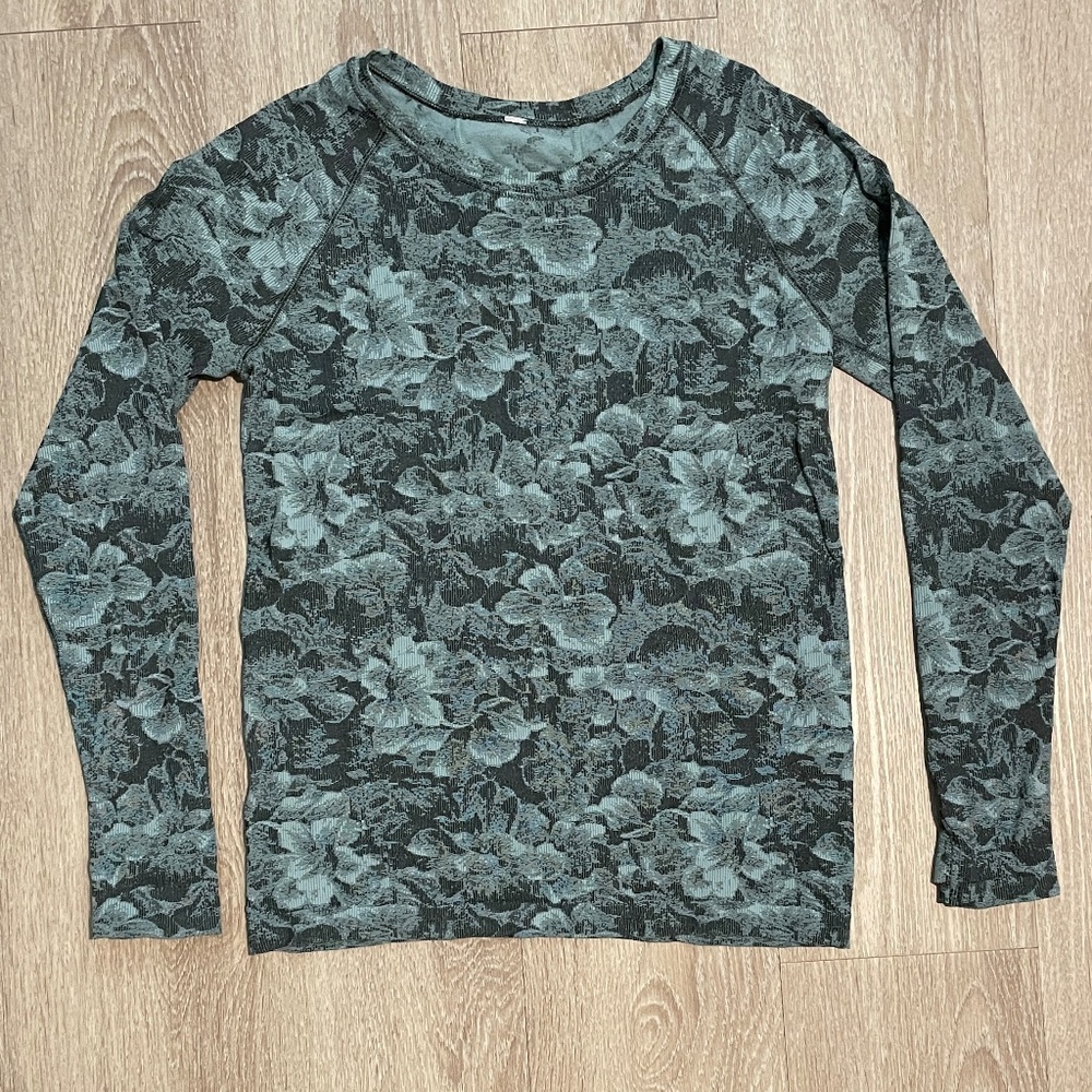 Athleta long Sleeve Momentum Shirt Size Small